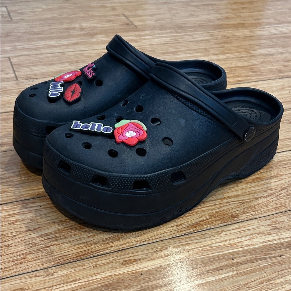 Crocs Black Streetwear Classic Platform Crush Clogs w/Jibbitz Women’s 41 US 10